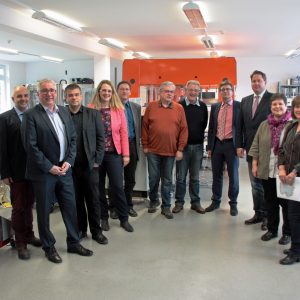 Der SGK-Vorstand in einem der Entwicklungslabore des Softwareunternehmens.